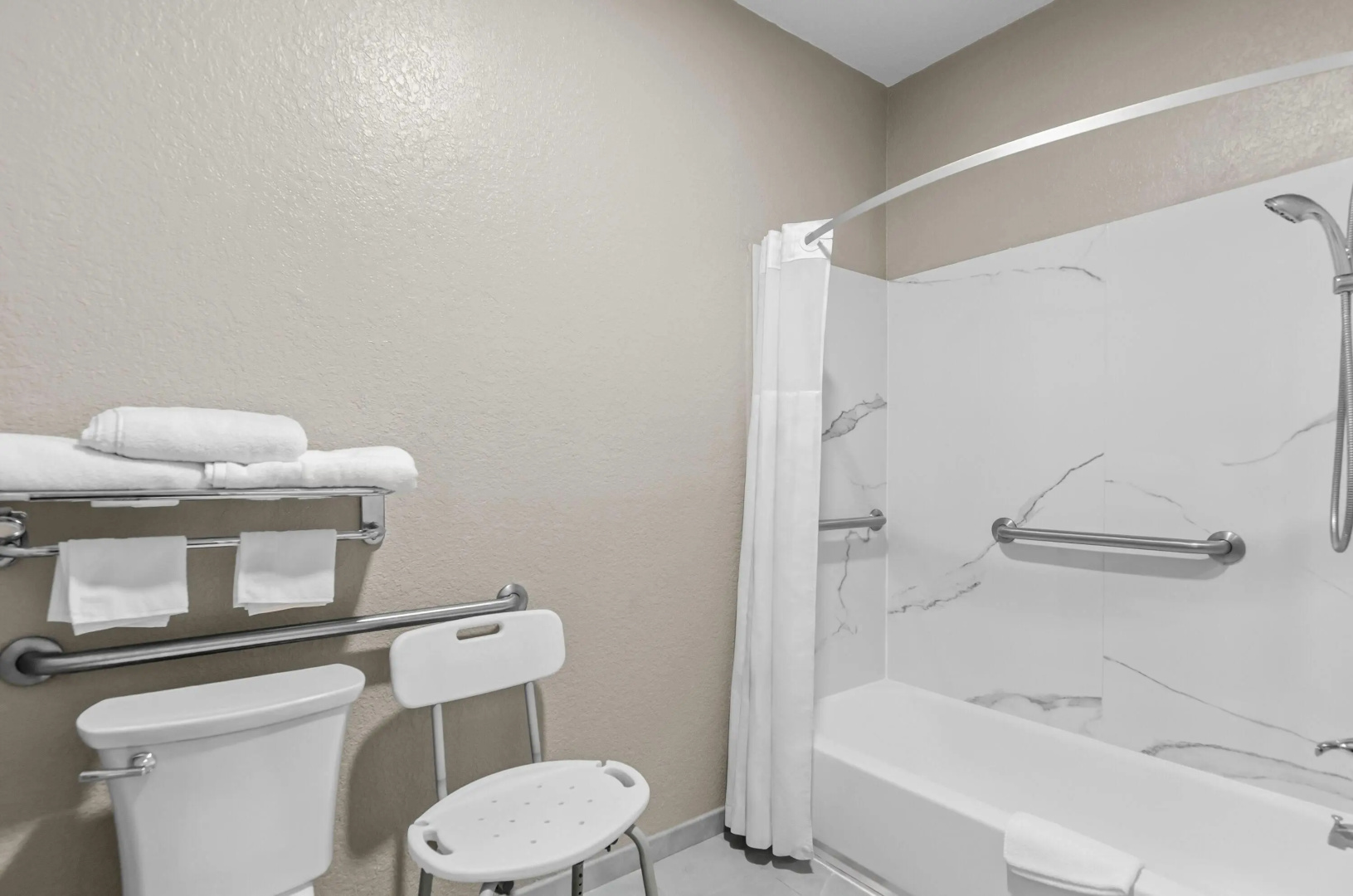 Photo - Super 8 by Wyndham Houston/Brookhollow NW