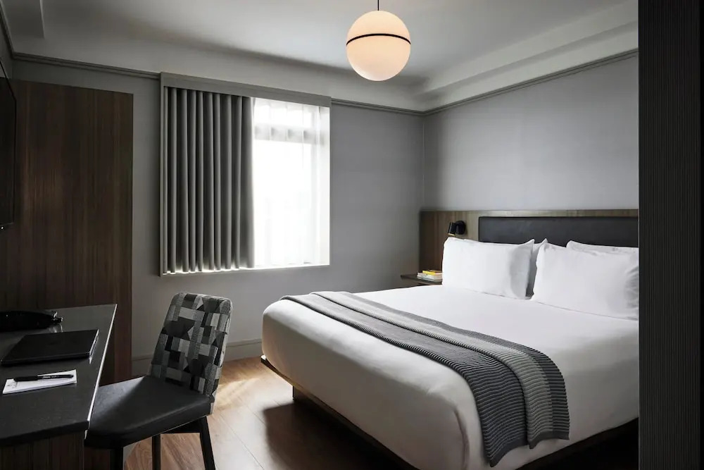 Photo - The Melrose Hotel