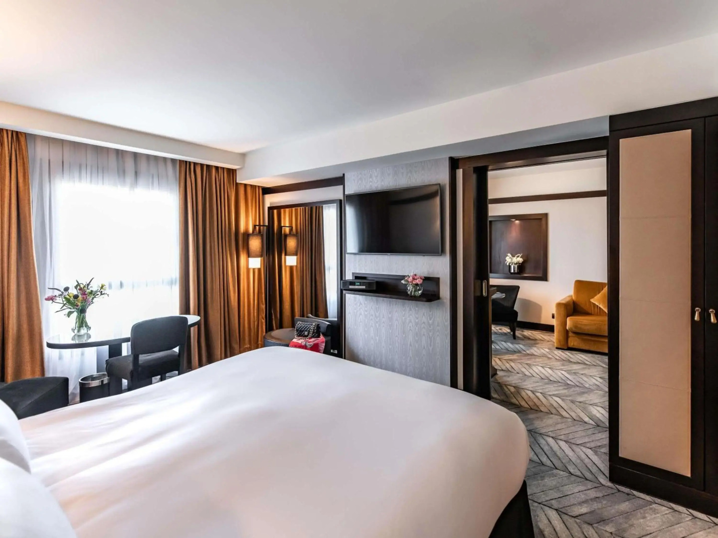 Photo - Warwick Melrose Hotel