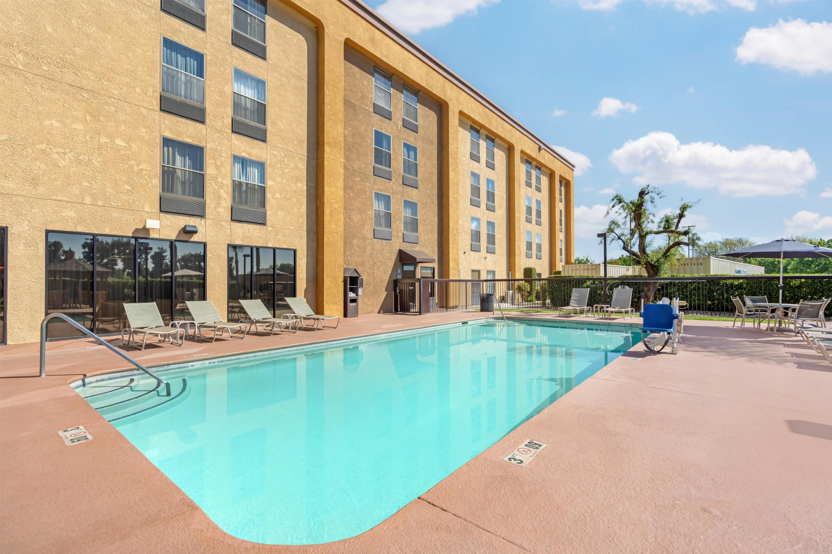 Photo - Best Western Plus Fresno Airport Hotel