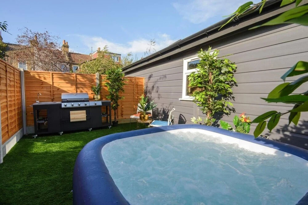 Foto - Luxury Versace Sleeps10 HotTub Pool Table SkyTV