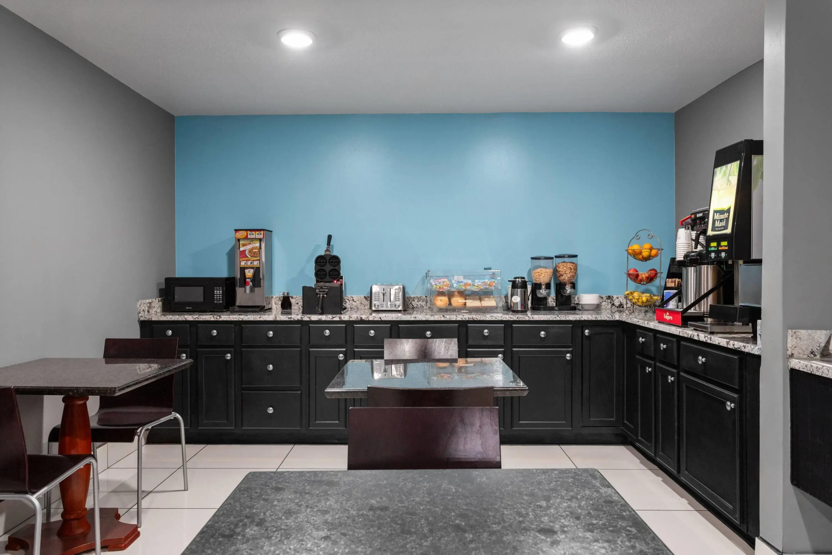 Photo - Days Inn by Wyndham Phoenix West