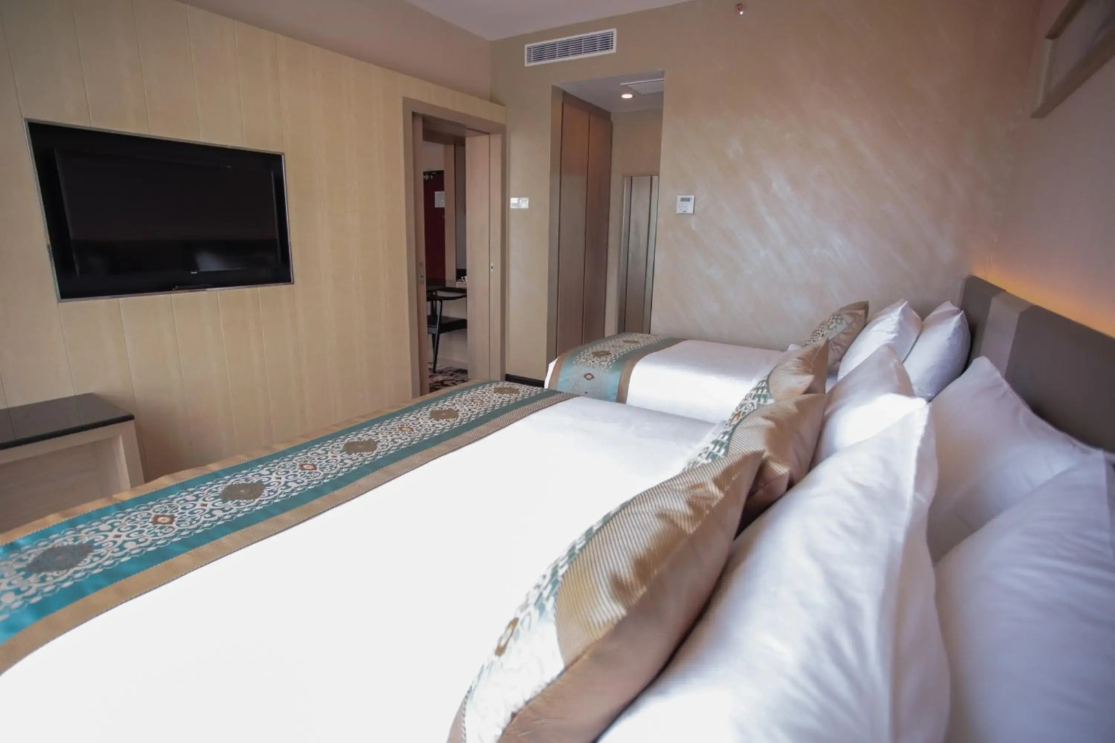 Photo - V8 Hotel