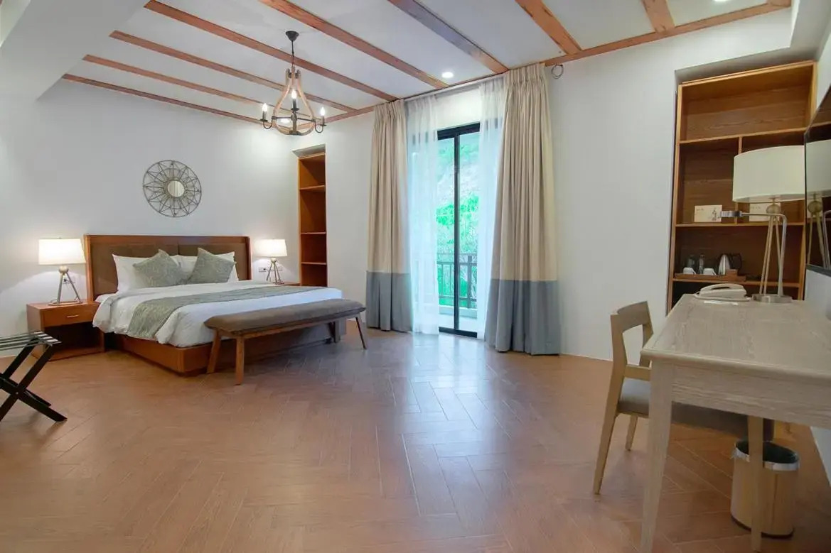 Photo - Thunderbird Resorts - Rizal