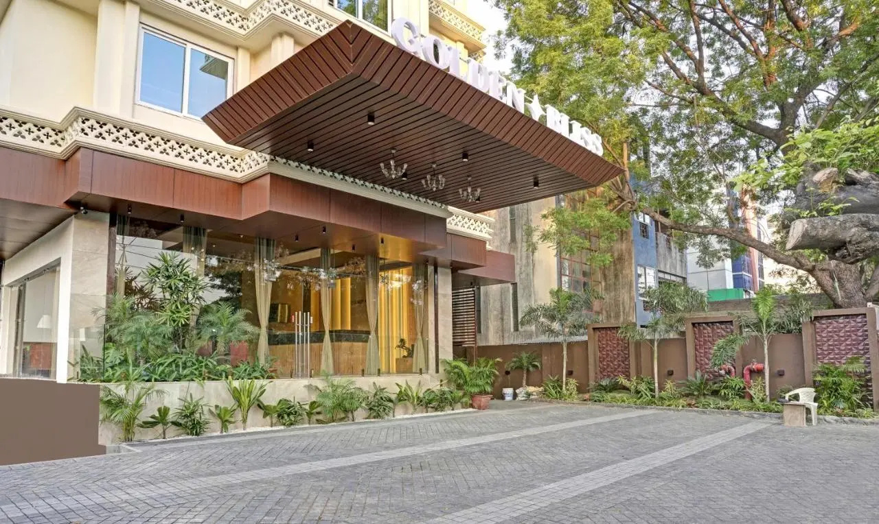 Photo - Treebo Premium Golden Bliss Trimurti Nagar Square