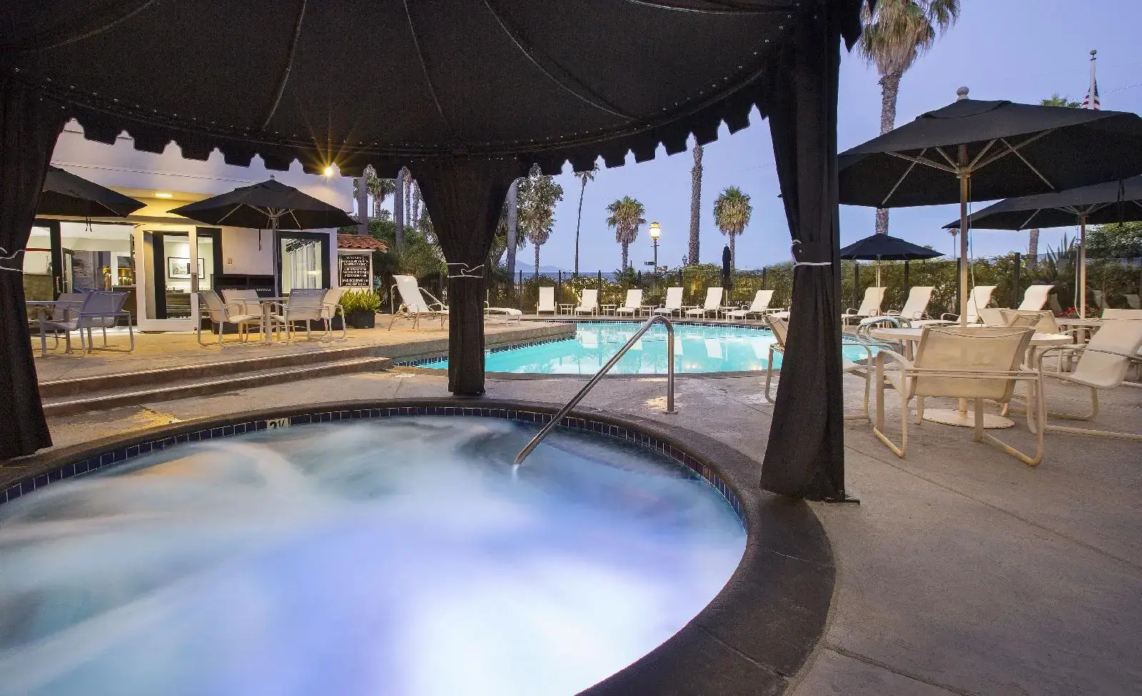 Foto - West Beach Inn, a Coast Hotel