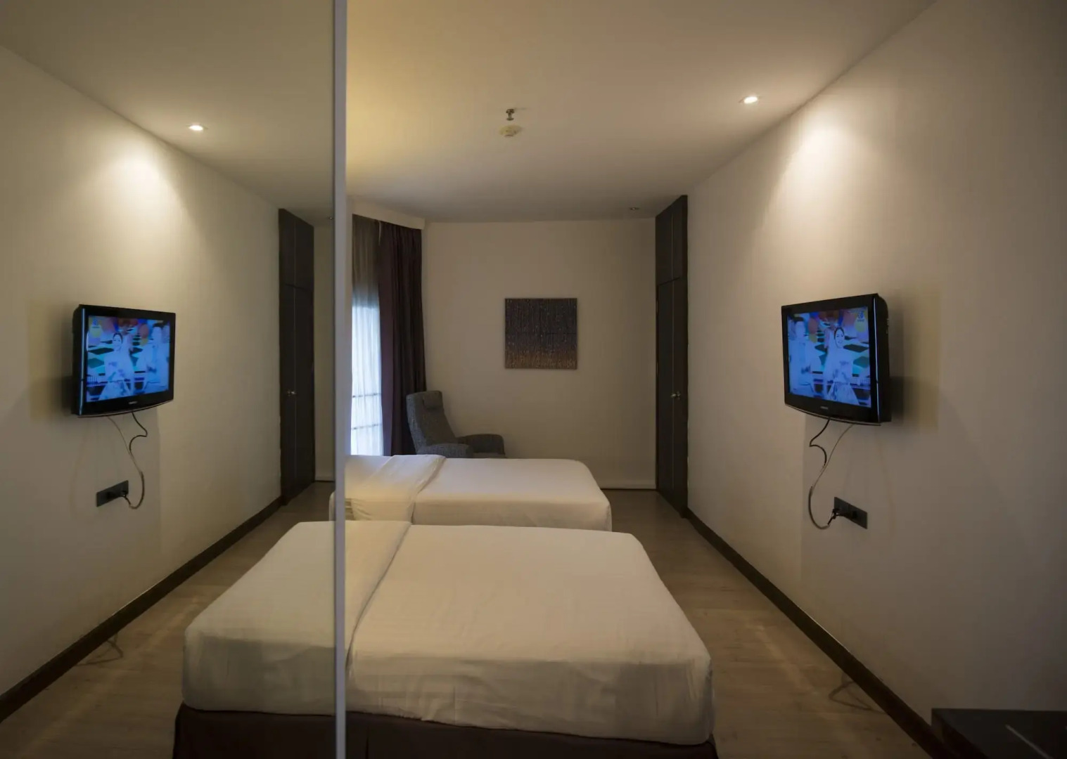 Photo - Sukhumvit Suites Hotel