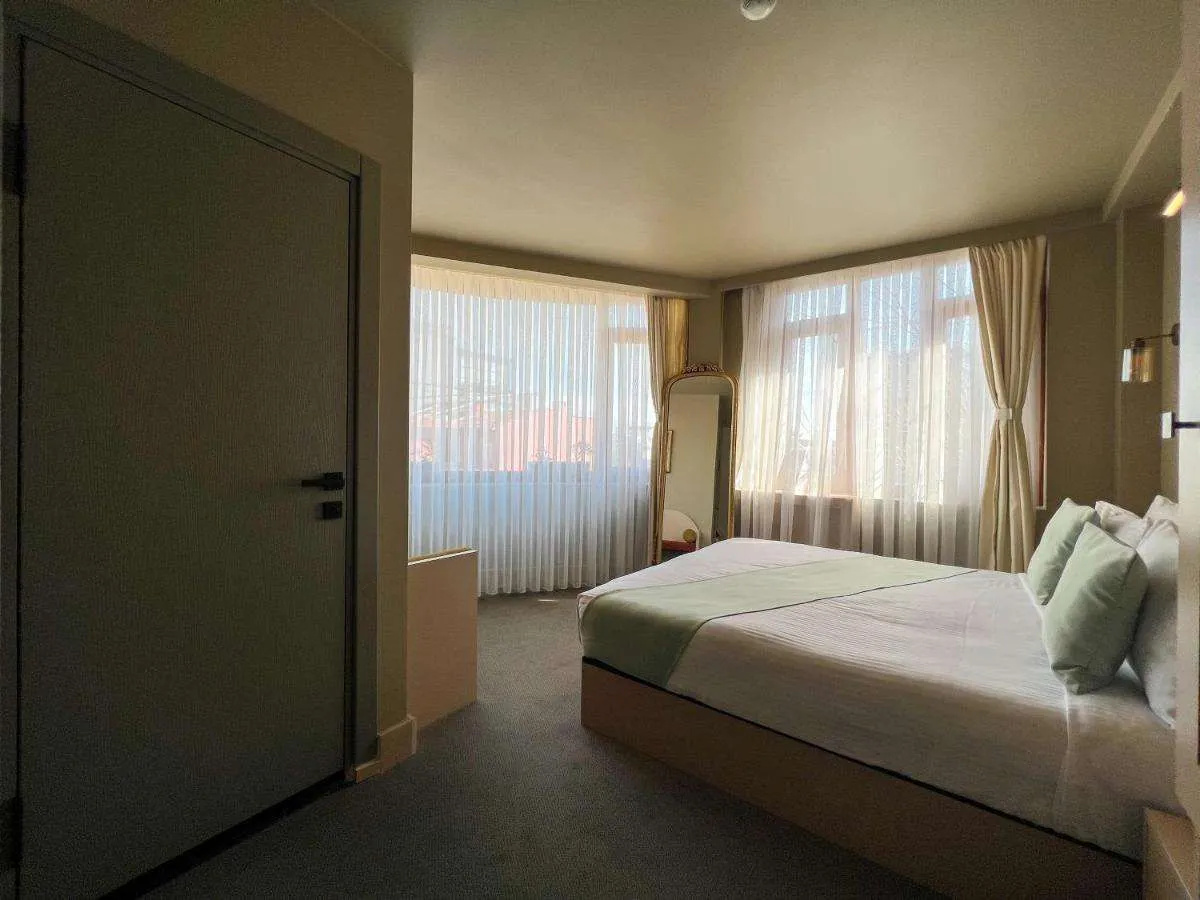 Foto - By Kinyas Hotel
