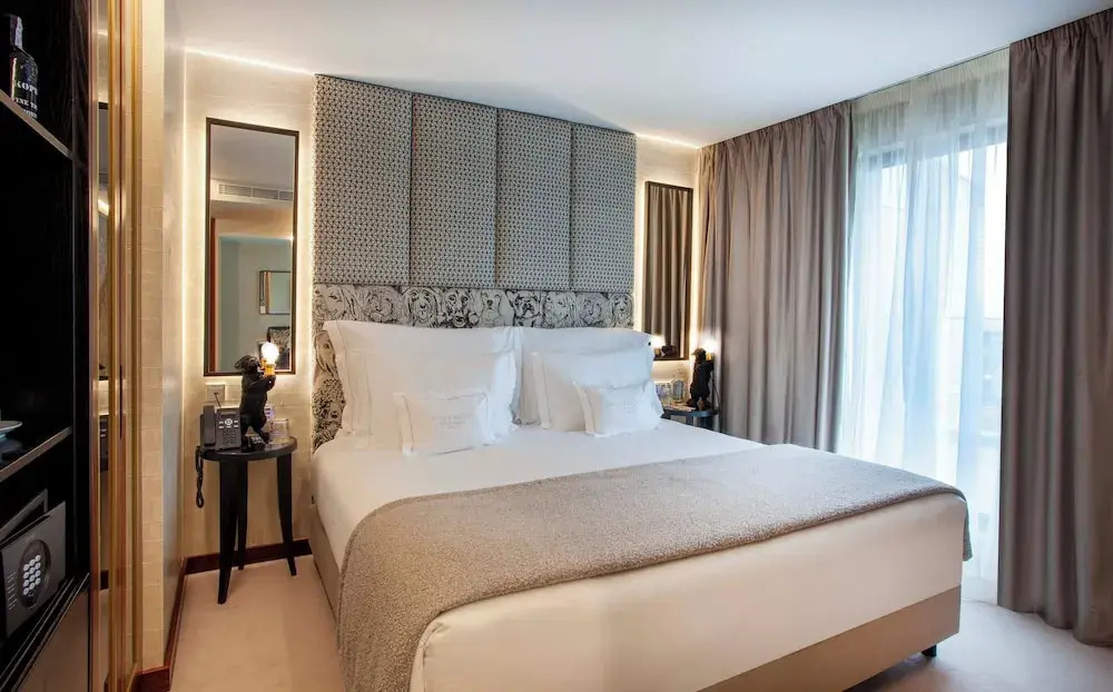 Photo - Wine & Books Porto Hotel - Small Luxury Hotels Of The World