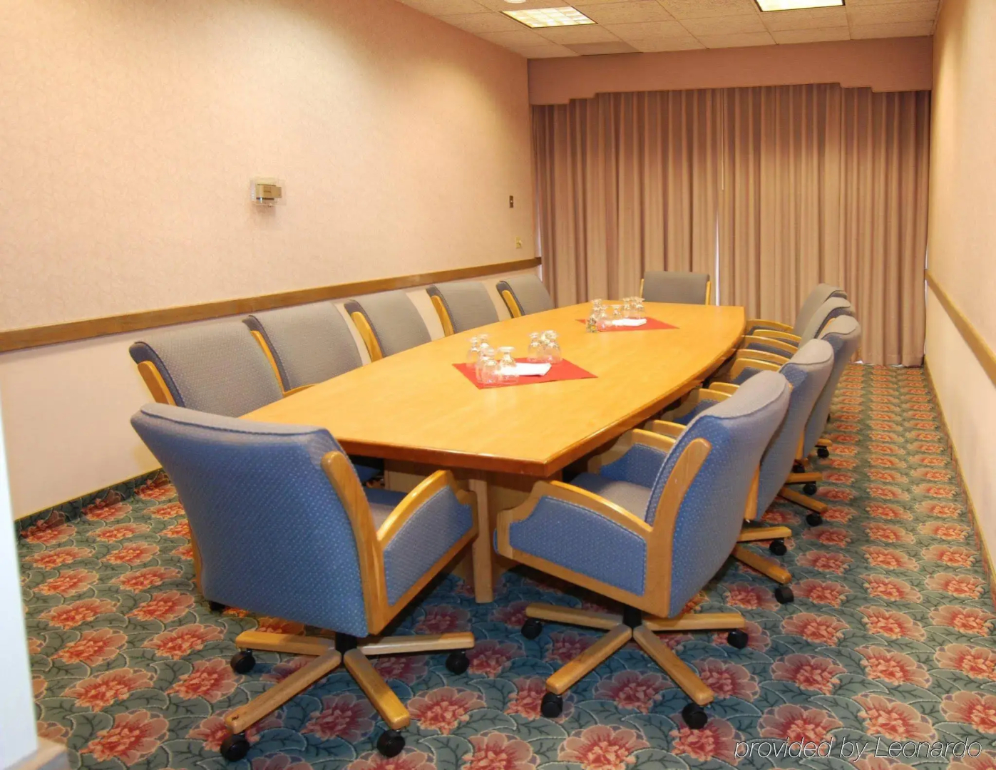 Photo - Oakland Airport Executive Hotel