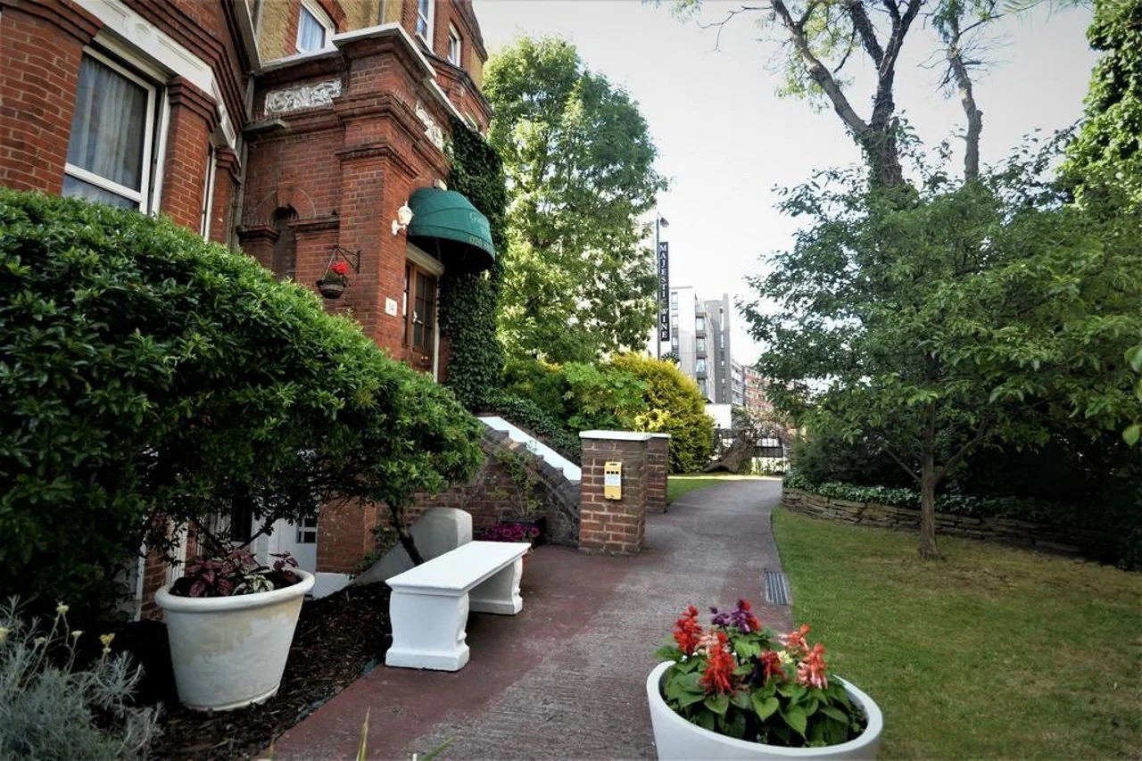 Photo - The Gateway Hotel