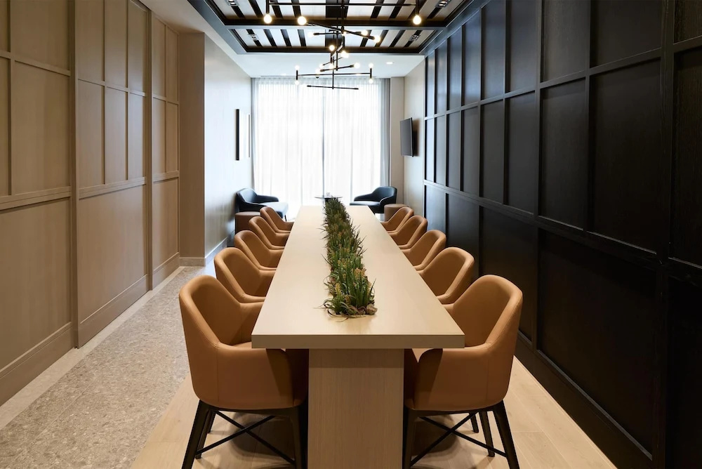 Photo - Hyatt Place Montreal Airport
