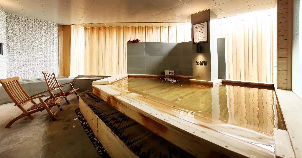 Photo - The Riverside Hotel