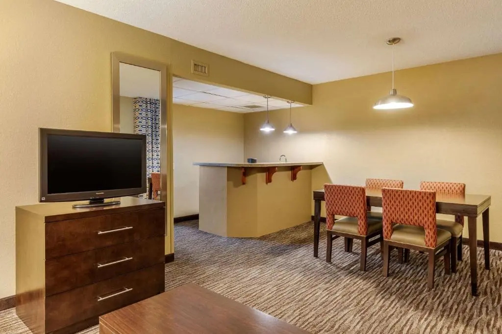 Photo - Suburban Studios Arlington Heights Elk Grove