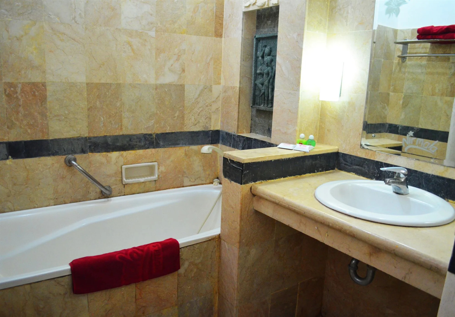 Foto - Nirmala Hotel & Convention Centre