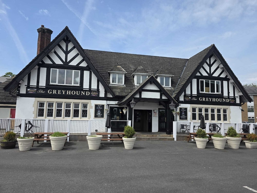 Photo - The Greyhound Hotel