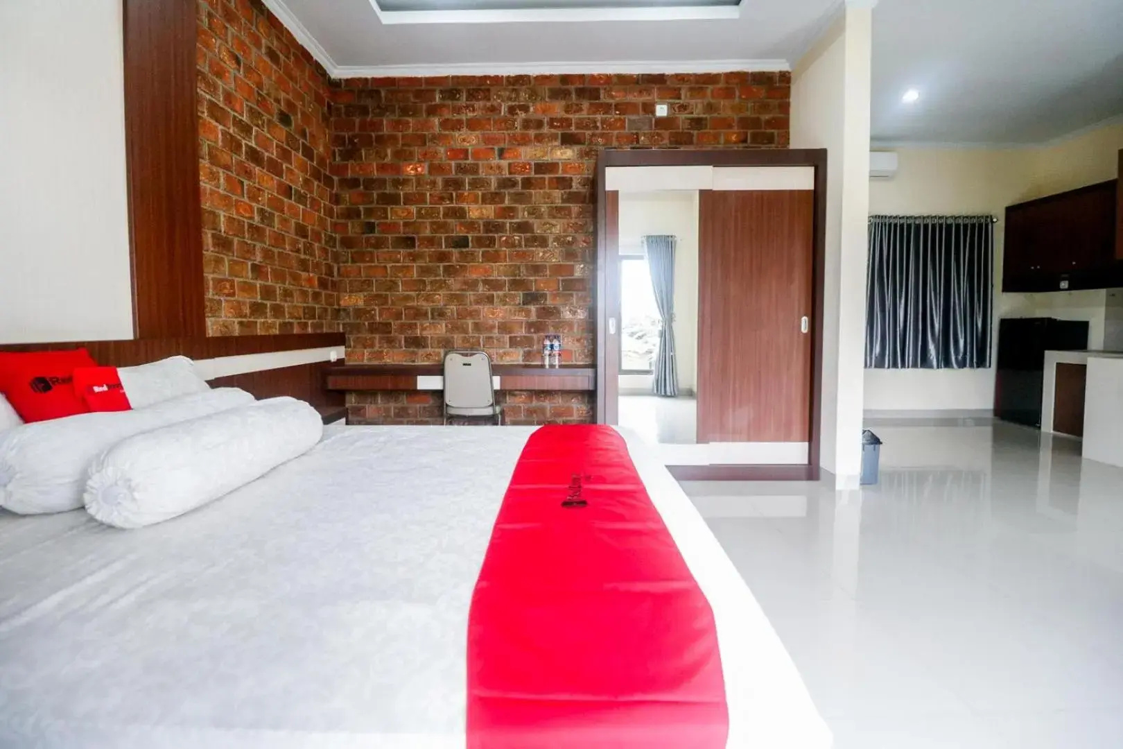 Foto - RedDoorz Plus near Kualanamu Airport Medan