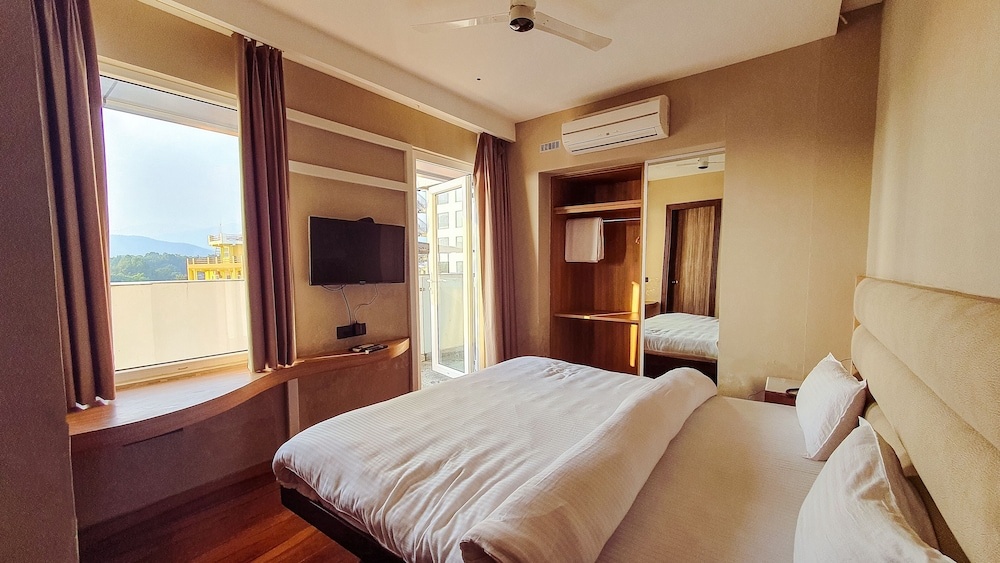 Aura Rooms