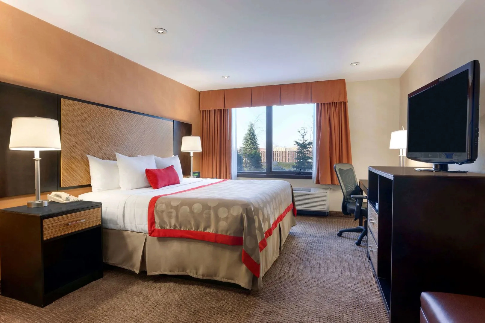 Photo - Holiday Inn Newark International Airport