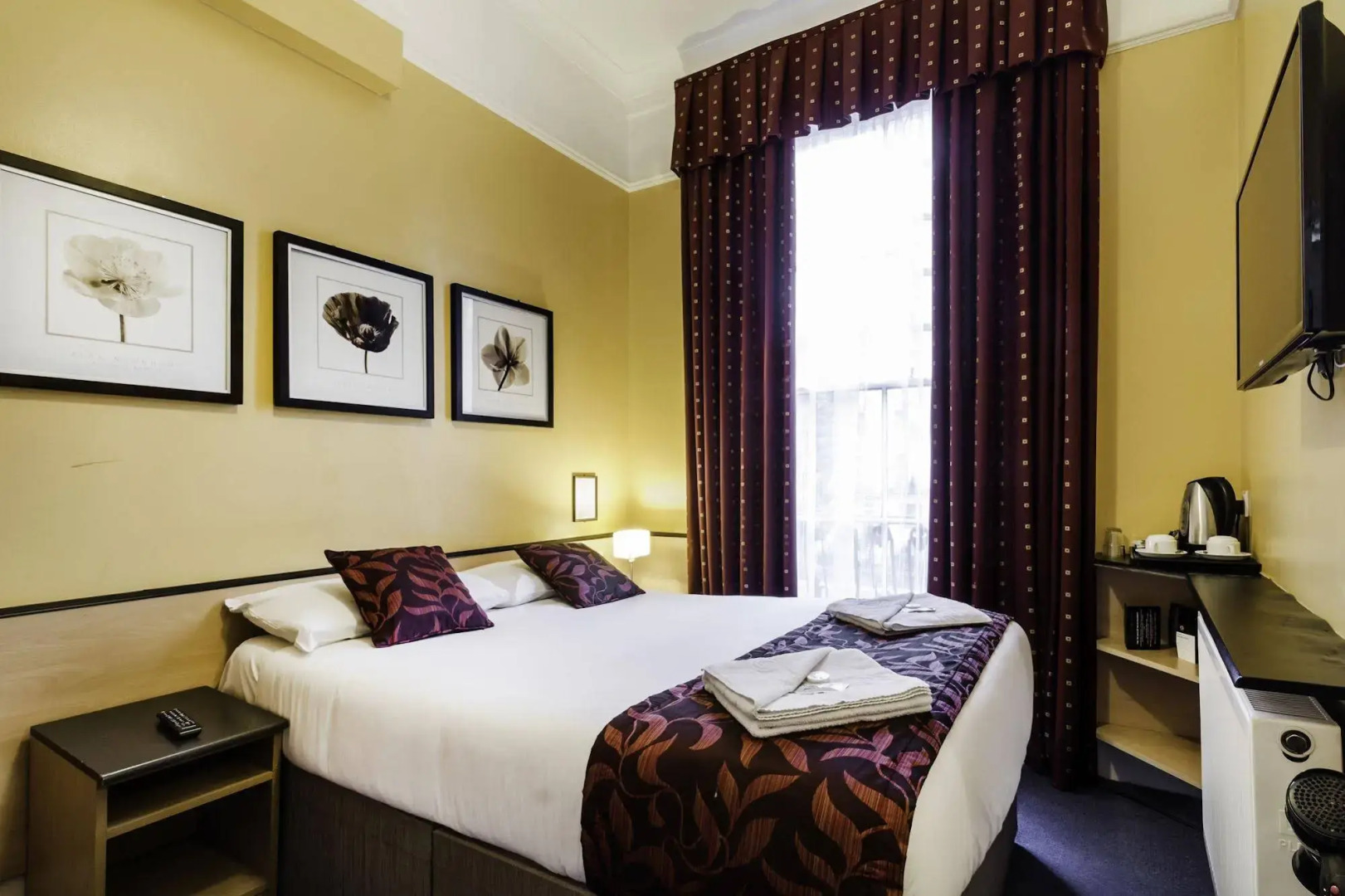 Photo - Tudor Court Hotel