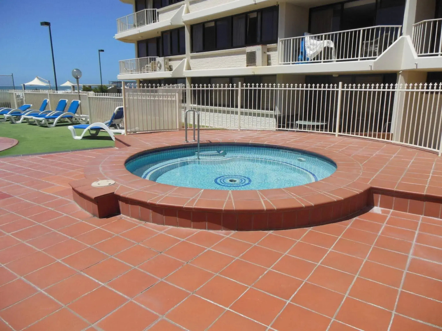 Photo - Breakers North Absolute Beachfront Apartments - Official