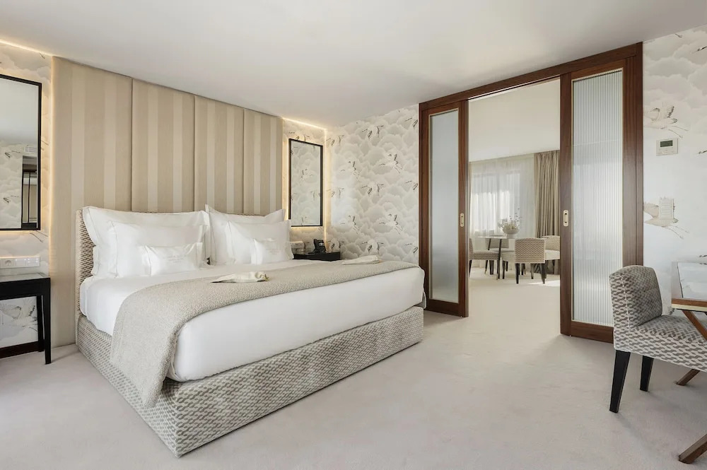 Photo - Wine & Books Porto Hotel - Small Luxury Hotels Of The World