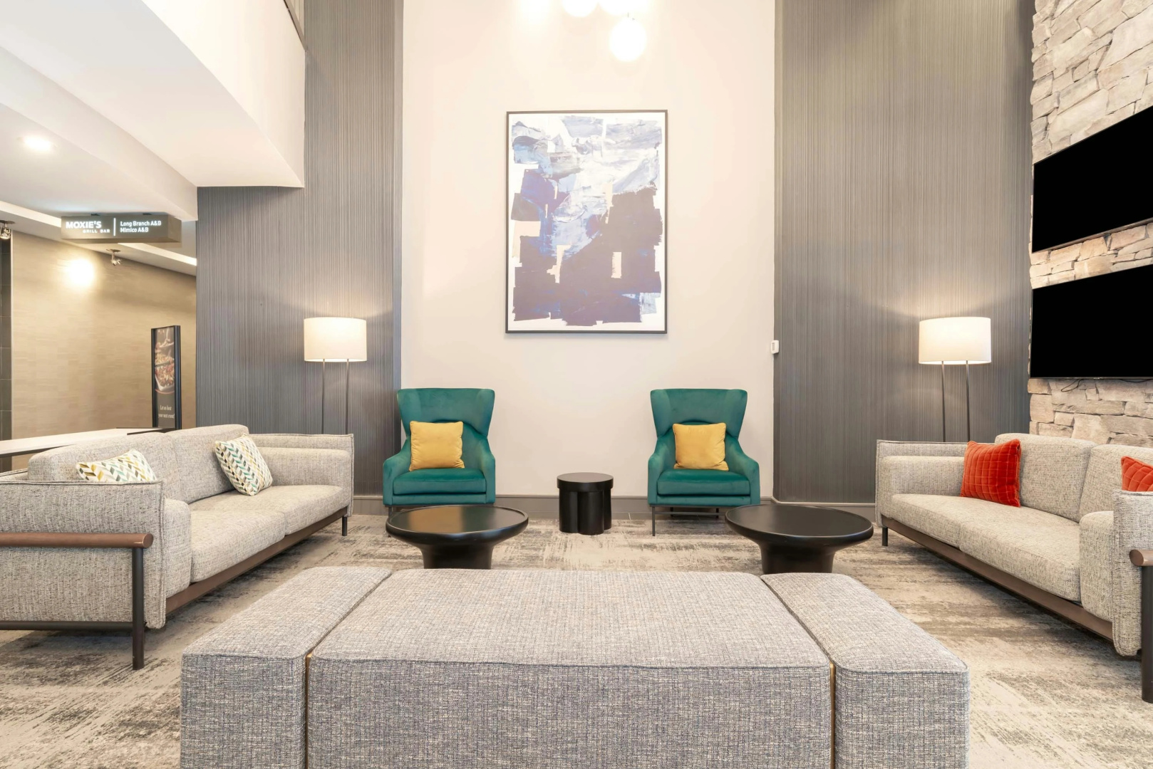 Photo - Sandman Signature Toronto Airport Hotel