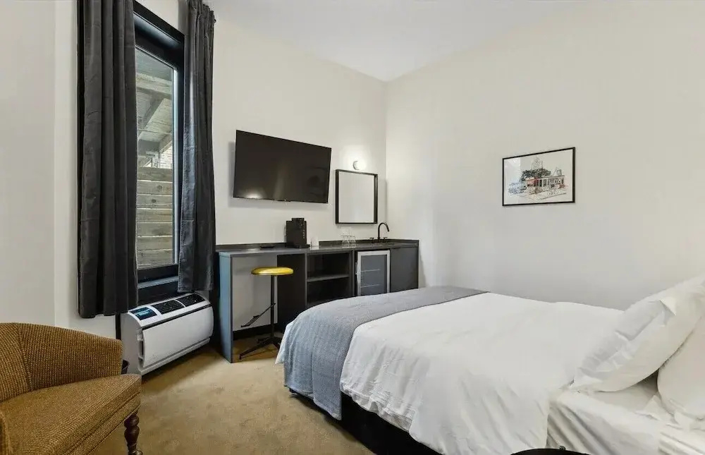 Photo - Logan Square SRO Hotel