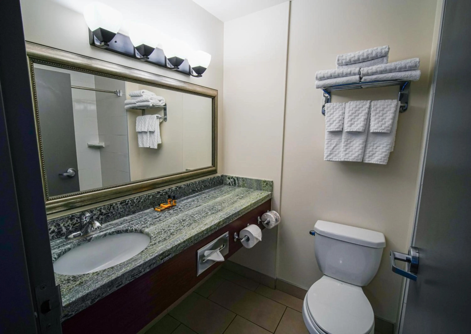 Photo - Best Western Plus Chocolate Lake Hotel - Halifax