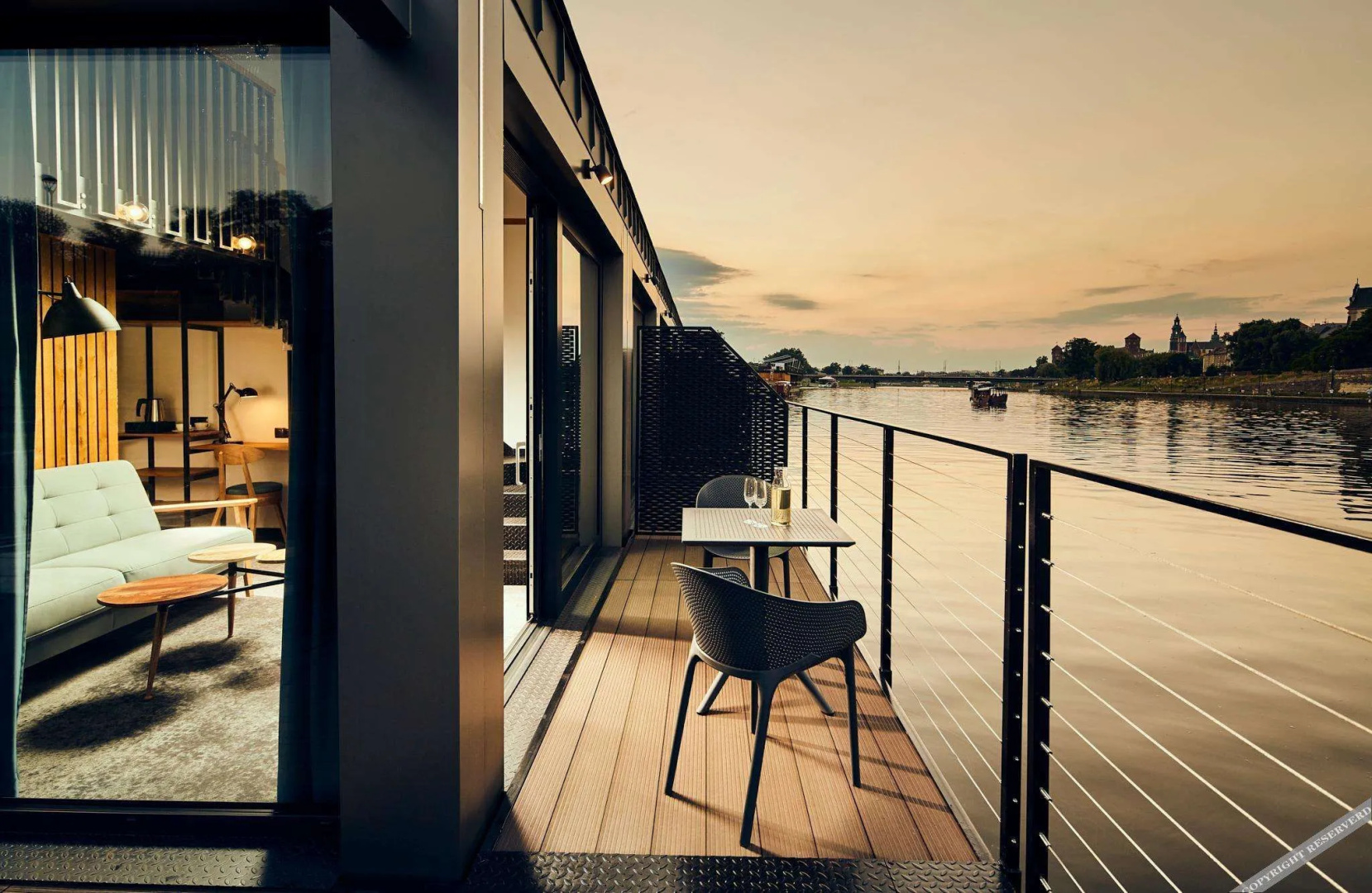 Photo - New Port Hotel