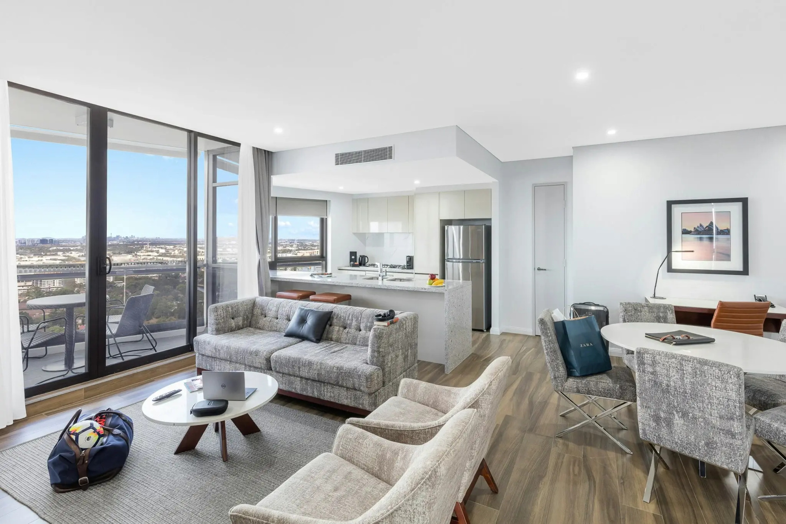 Photo - Meriton Suites Church Street, Parramatta