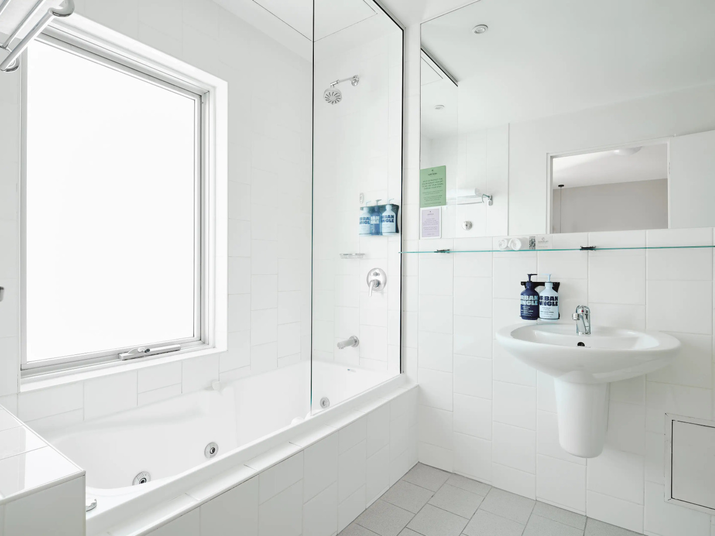 Photo - Saint Kilda Beach Hotel