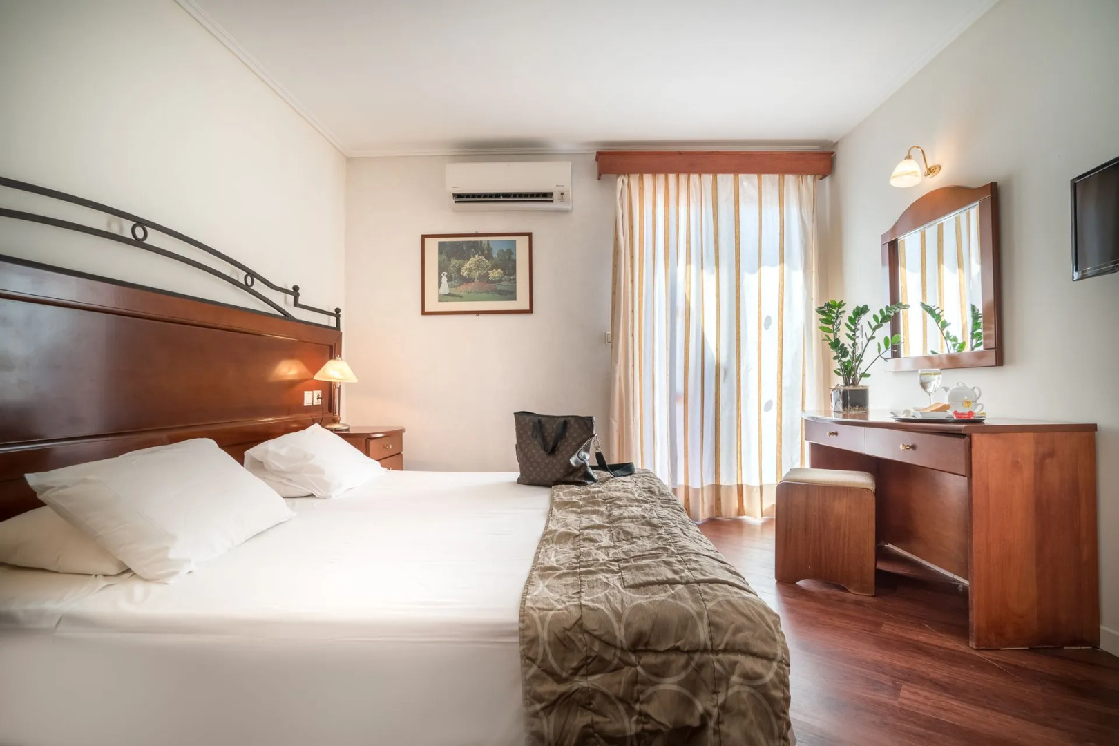 Photo - Diana Hotel
