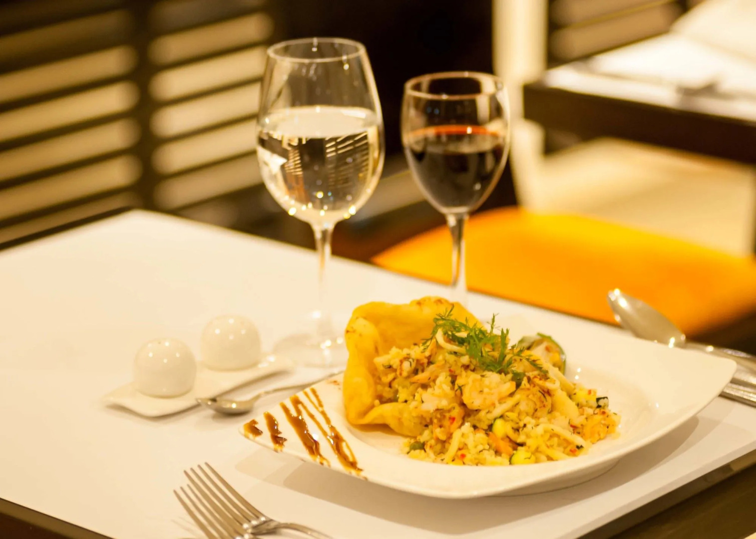 Photo - Richmond Suites Hotel