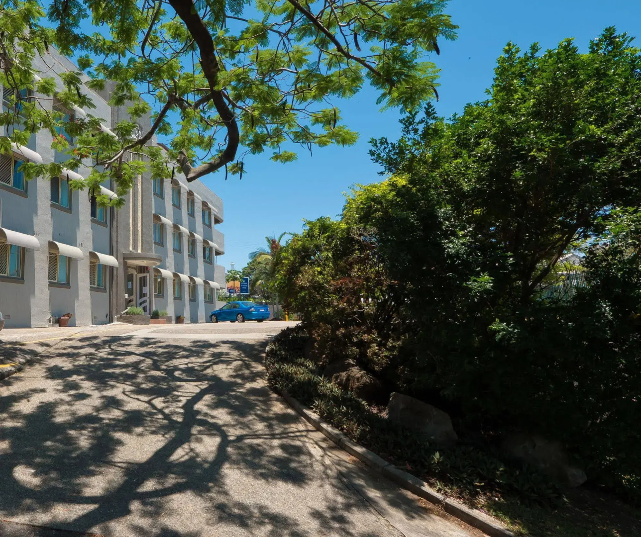 Photo - Hampton Court Apartments