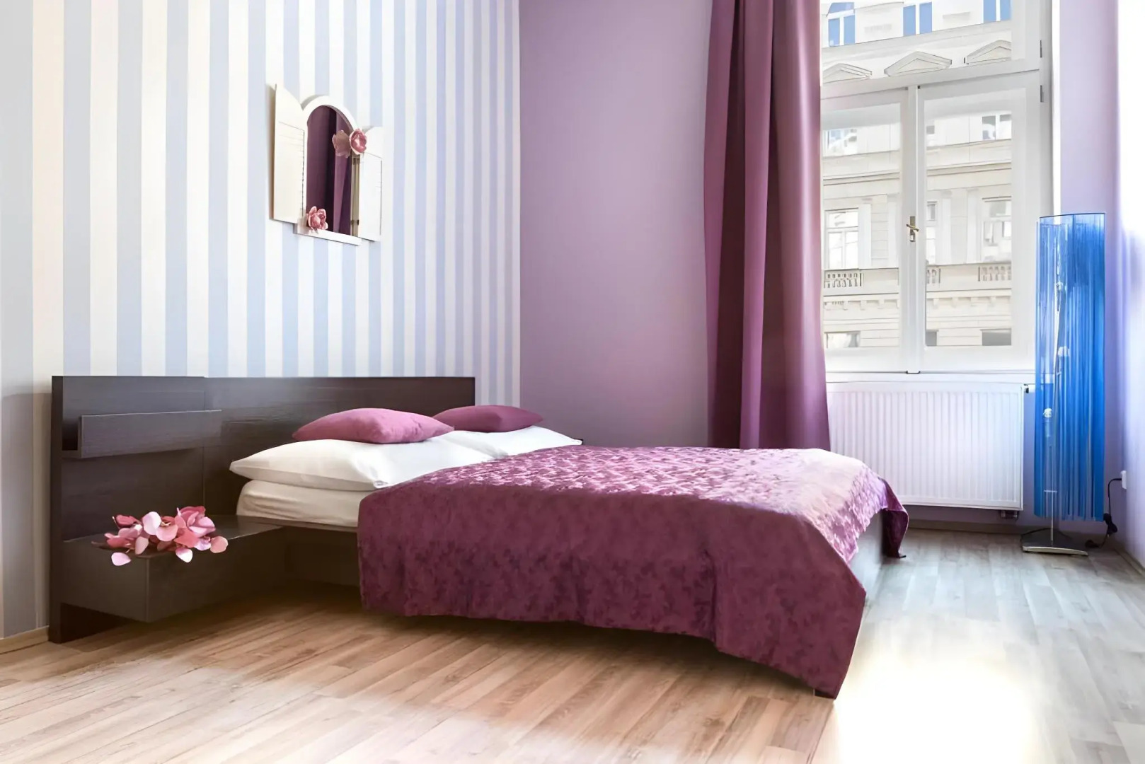 Foto - Royal Court Legerova