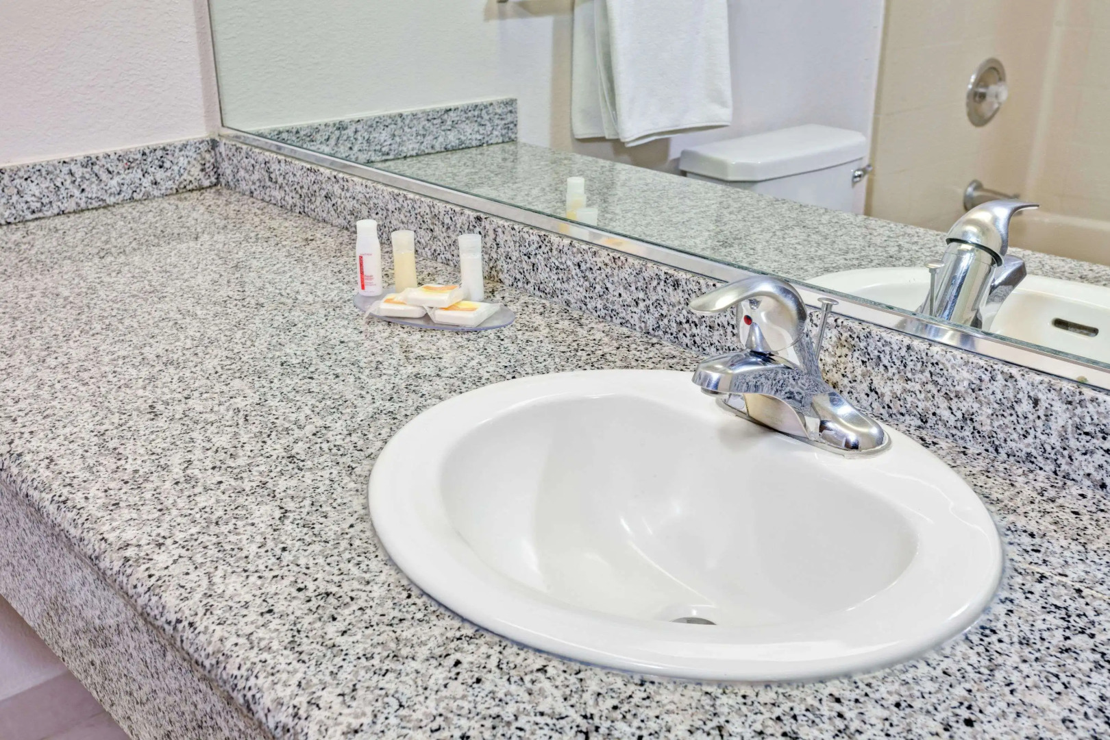 Photo - Days Inn & Suites by Wyndham Fullerton