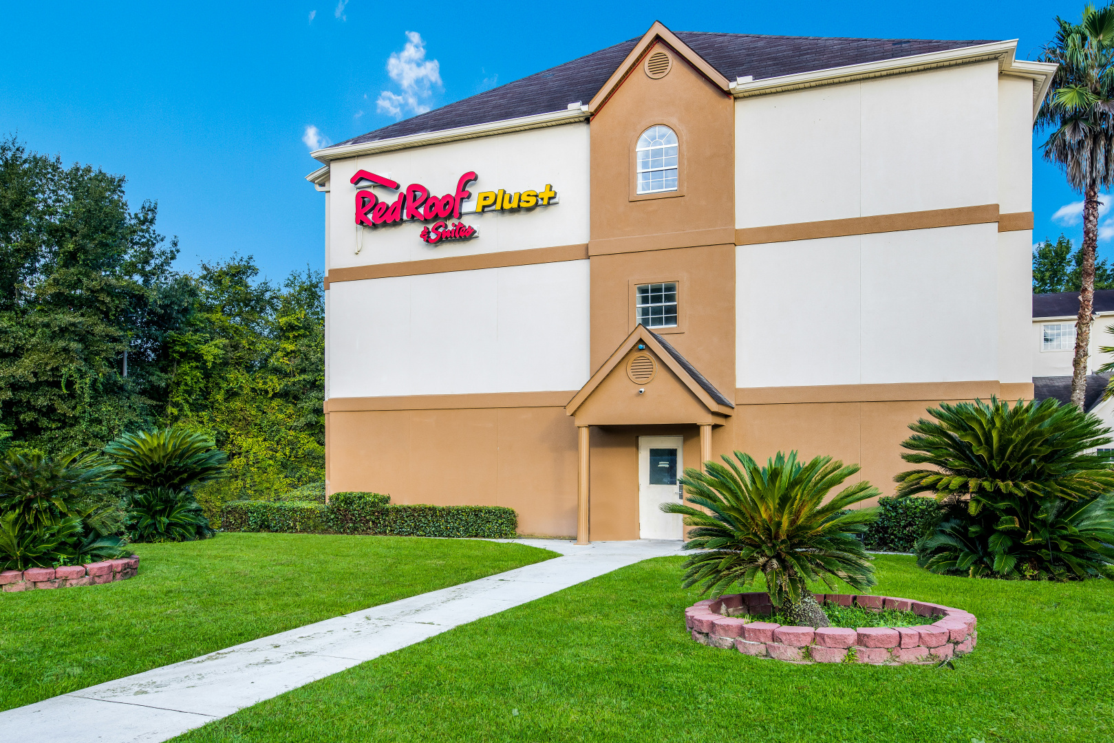 Photo - Red Roof Inn PLUS+ & Suites Savannah - I-95