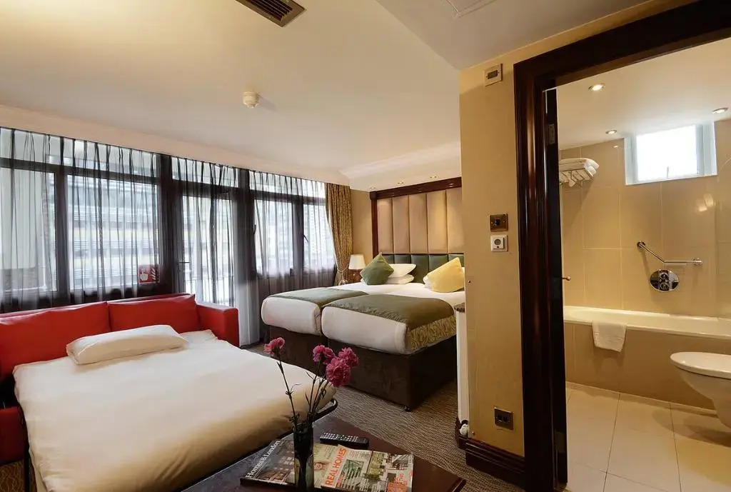 Photo - Montcalm Chilworth Townhouse