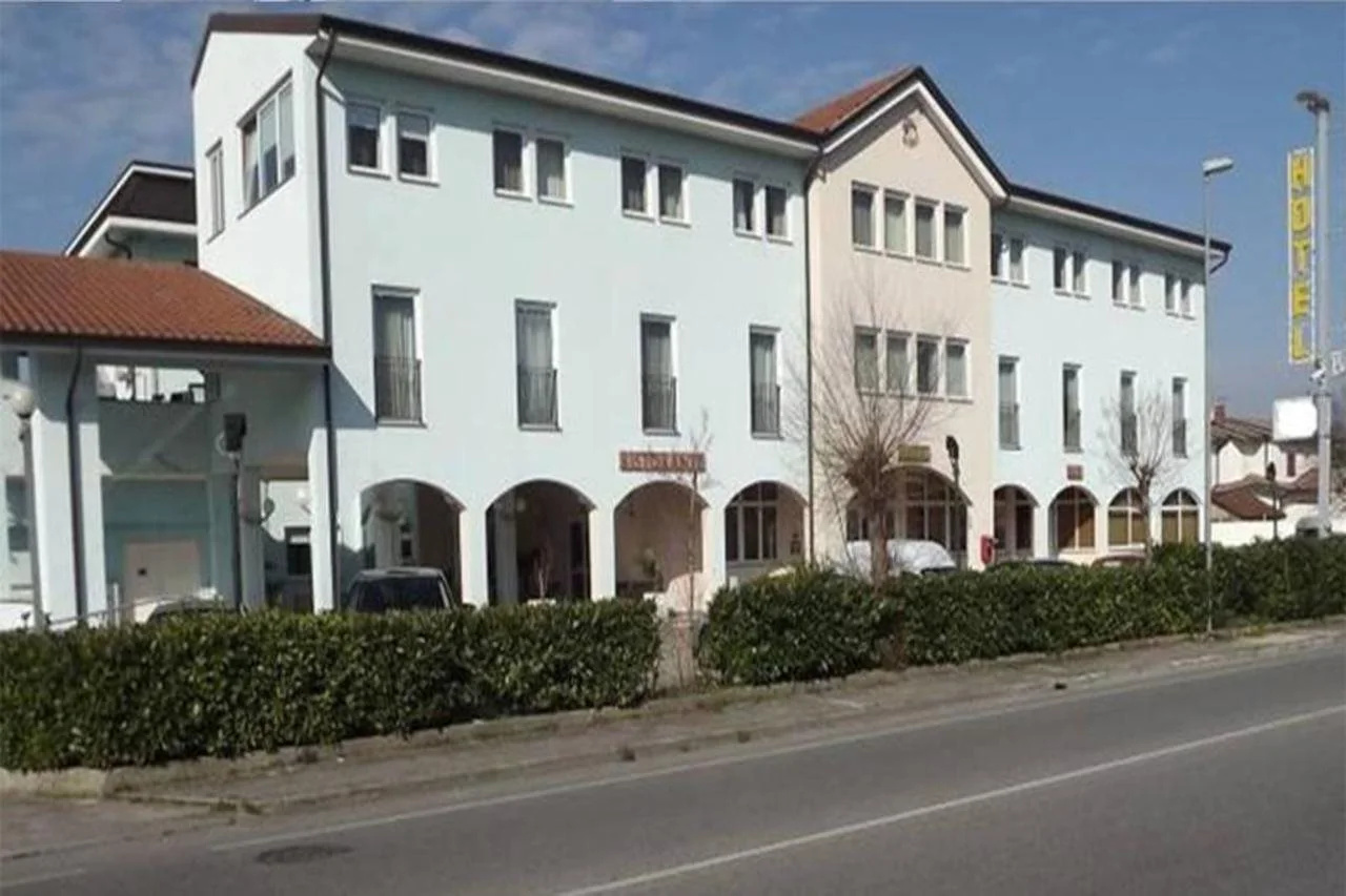 Photo - RistHotel Airport