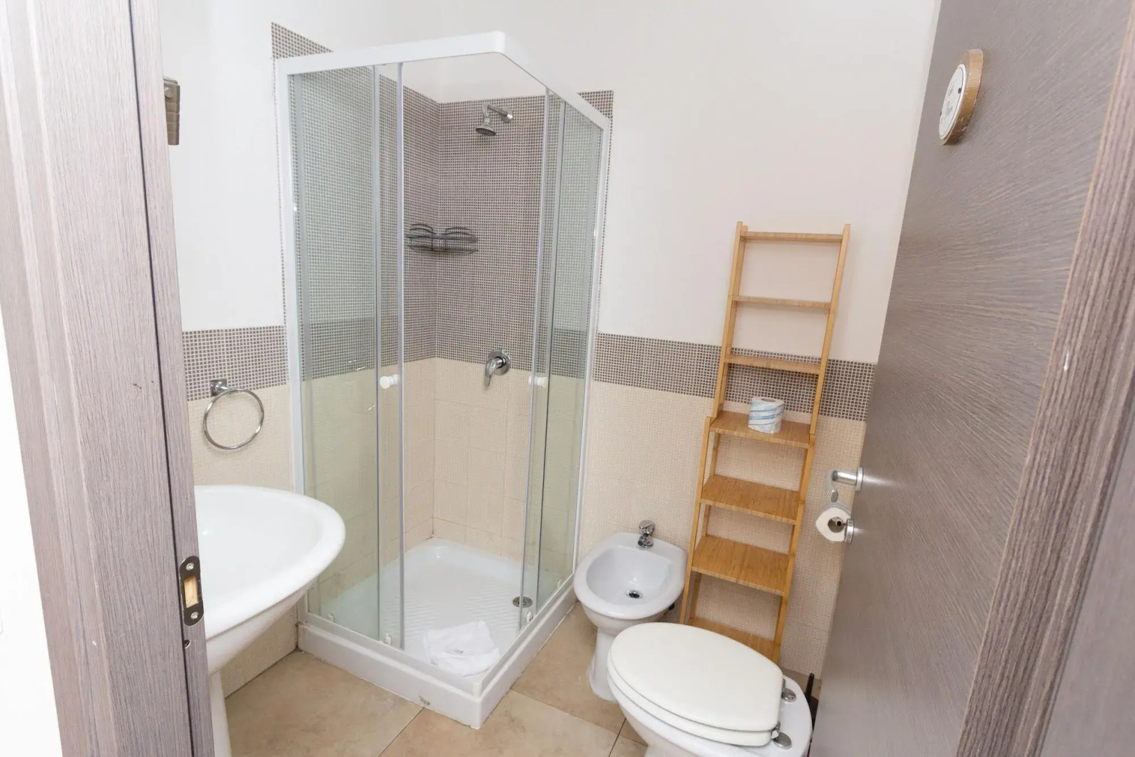 Photo - Aurelio Deluxe Rooms