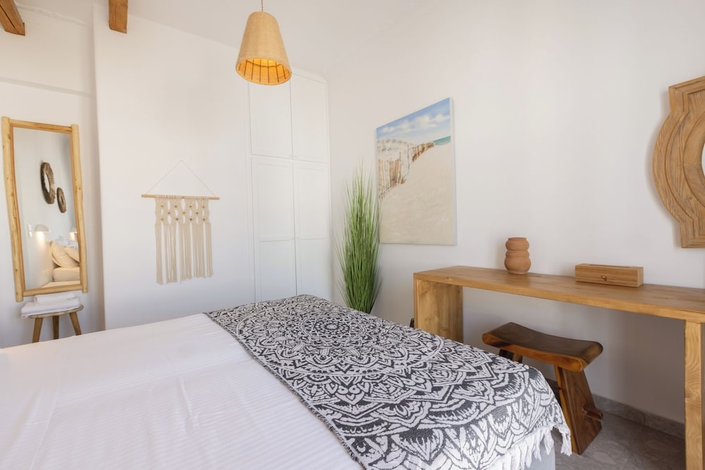 Parosquare Central Suites