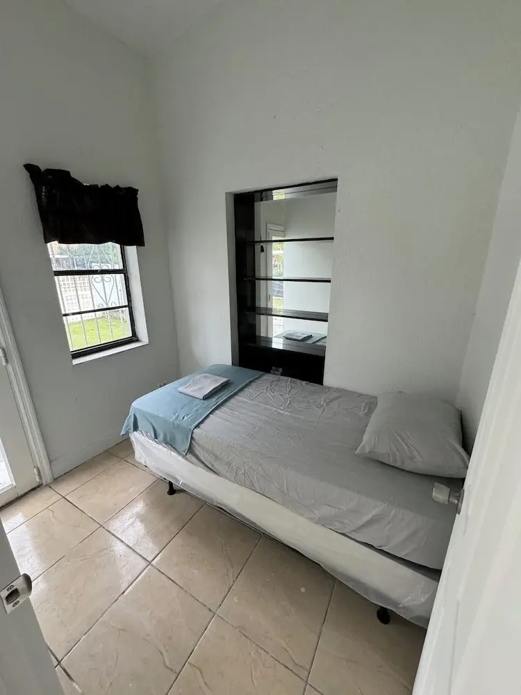 Photo - Safari Wynwood