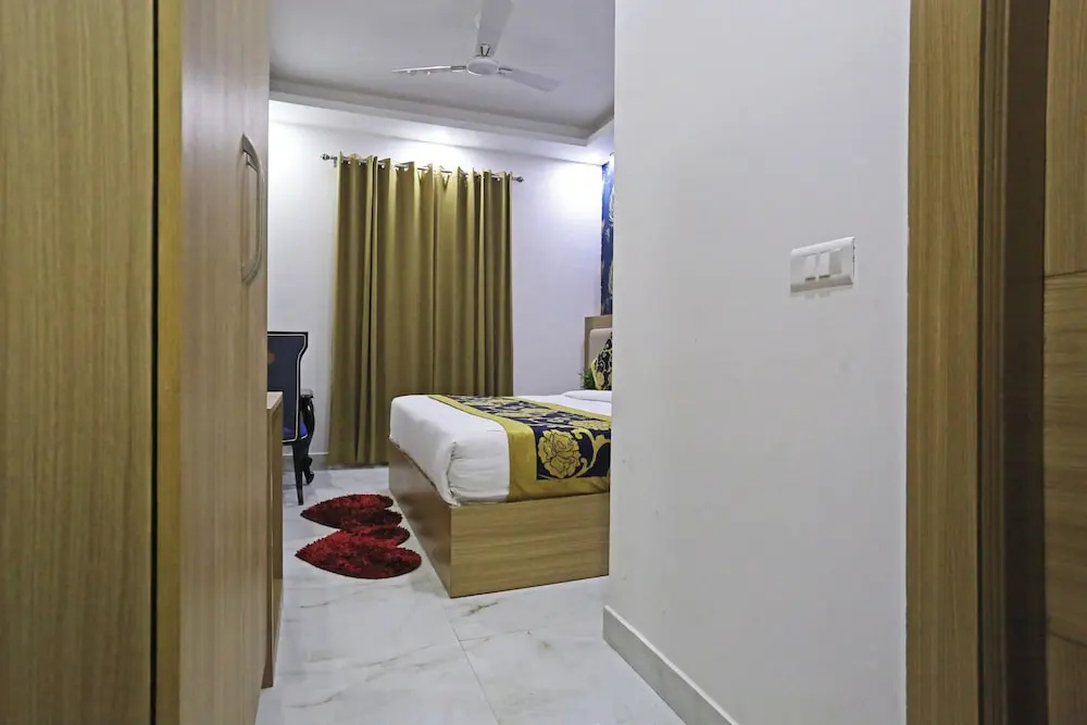 Hotel Decent Suites - Delhi Airport