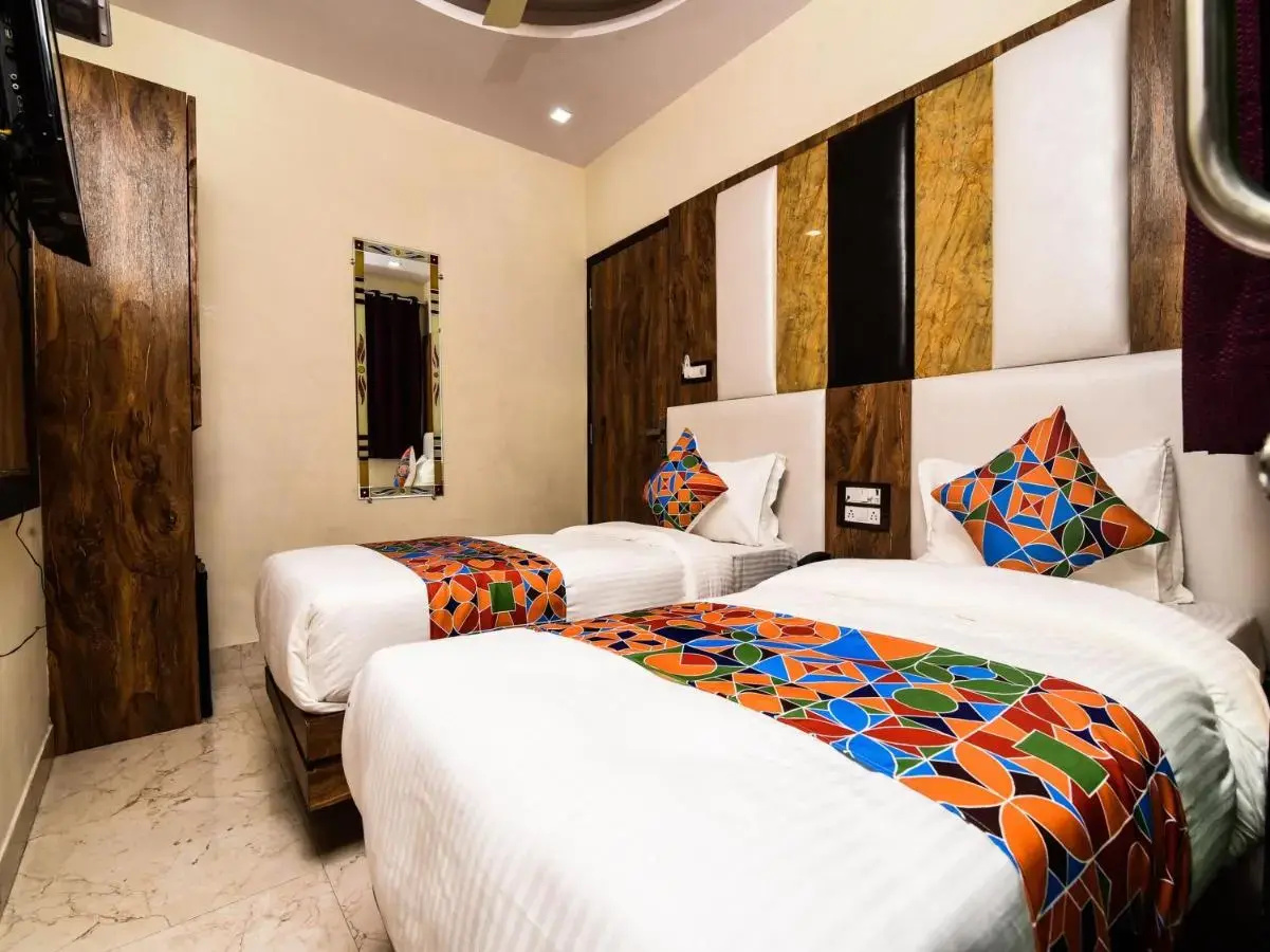 Photo - Hotel Dollar Inn