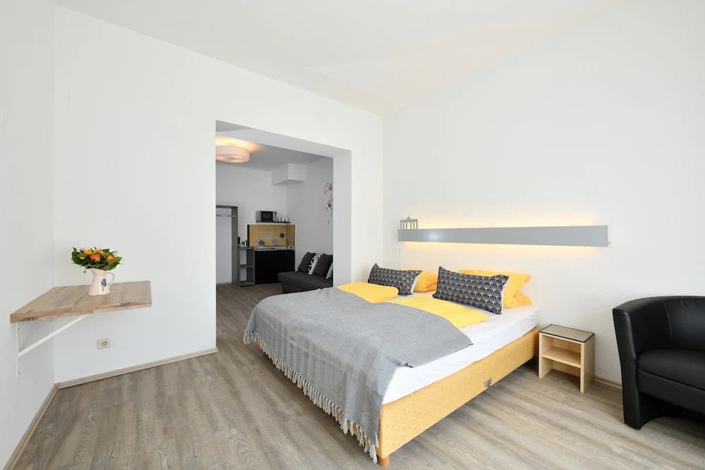 Photo - Ford Apartment