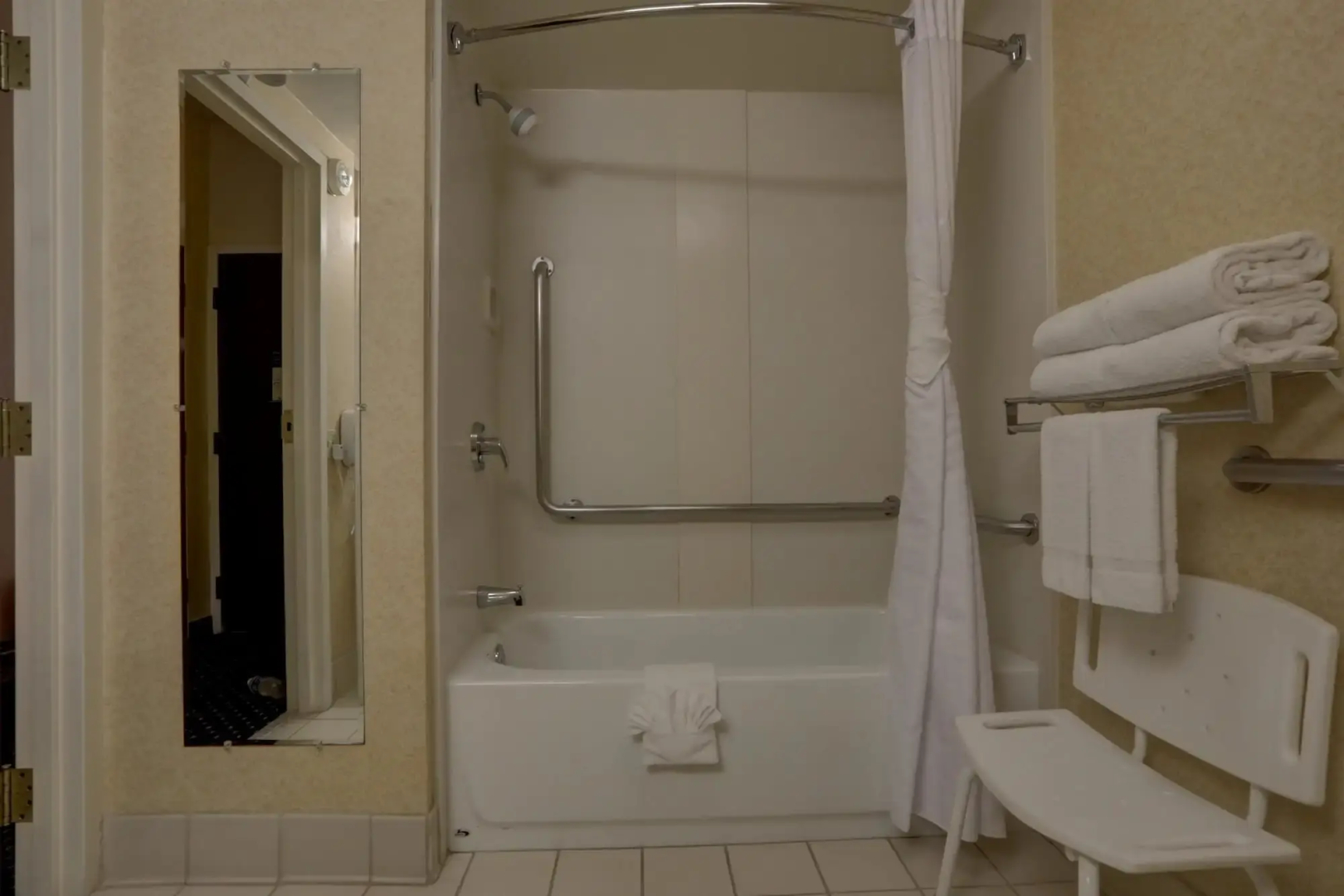 Foto - SureStay Plus Hotel by Best Western Chicago Lombard