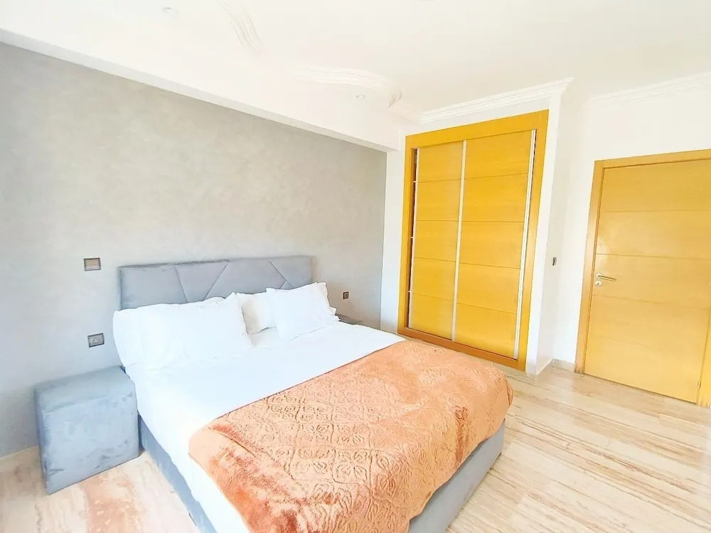 Les Belles Residences E