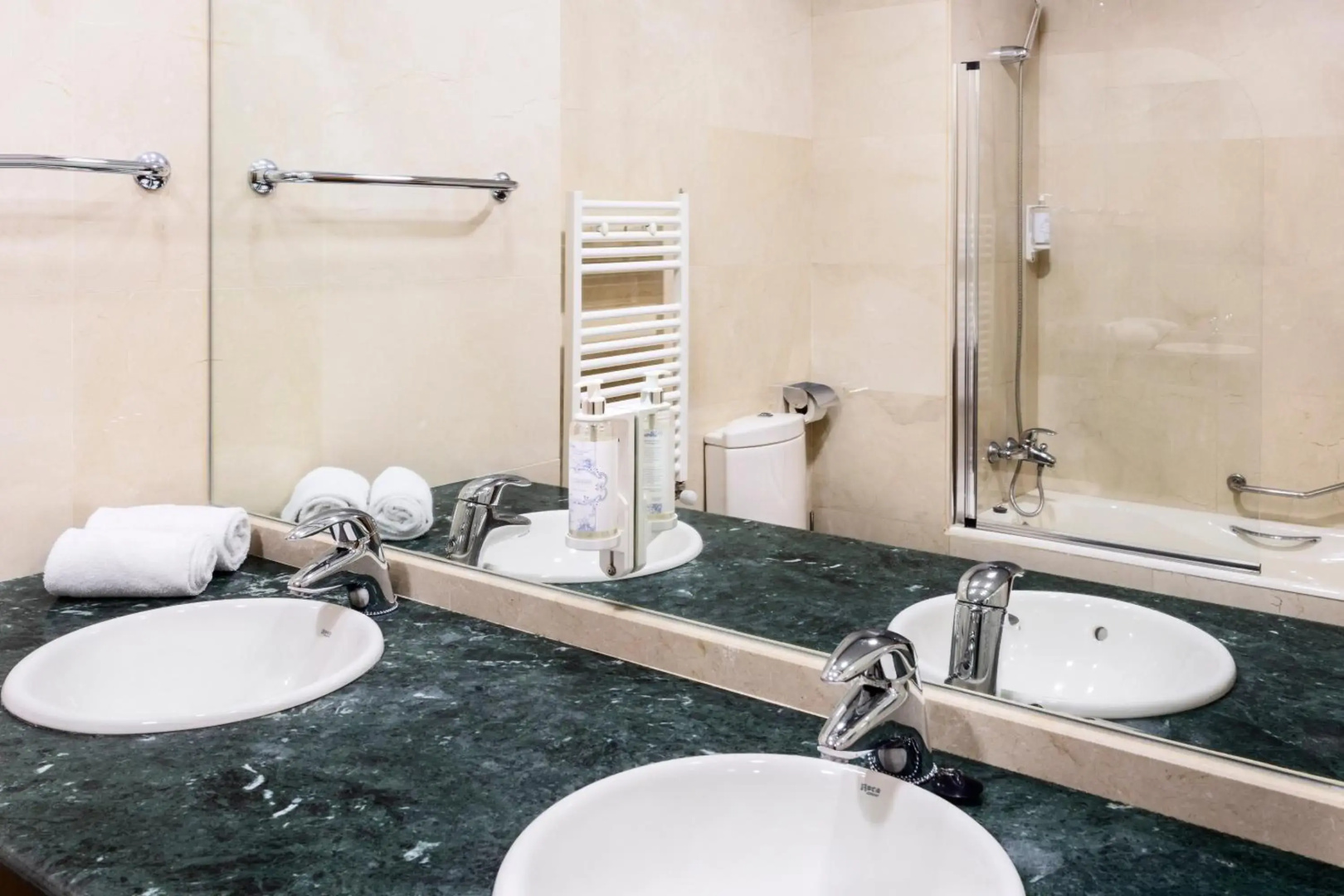 Photo - B&B HOTEL Madrid Aeropuerto T4