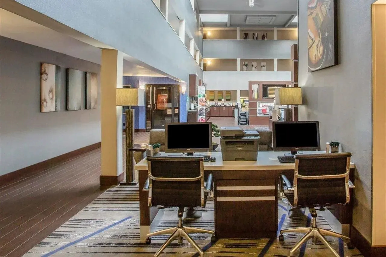 Photo - Quality Suites Nashville Airport